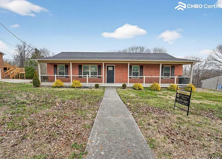490 Beechwood Cir — Photo 3