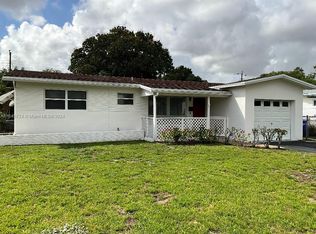 7040 SW 9th St, Pembroke Pines, FL 33023