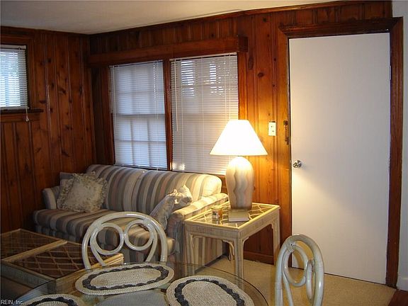 3rd image of 9647 Grove Ave APT B