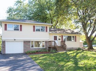 192 W Meadows Dr, Rochester, NY 14616