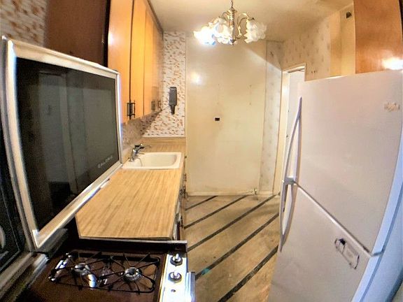 3rd image of 2940 W 5th St APT 3H