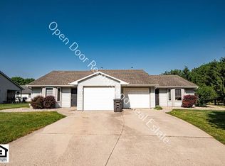 1525 Flagstone Dr, Fort Wayne, IN 46815