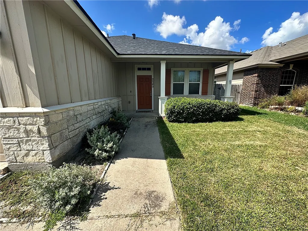 4 bed, 2.0 bath, 1821 sqft, $2,250 — Photo 2