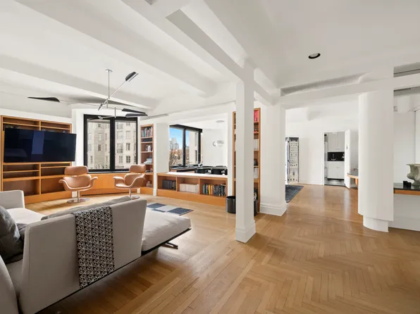 911 Park Avenue image 4 of 17