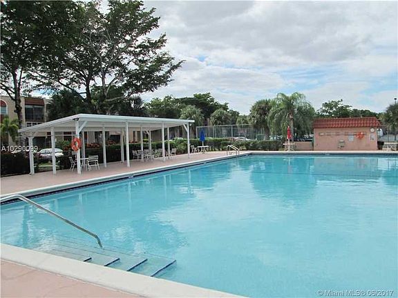 Fantastic 2/2 Condo in Adult Community