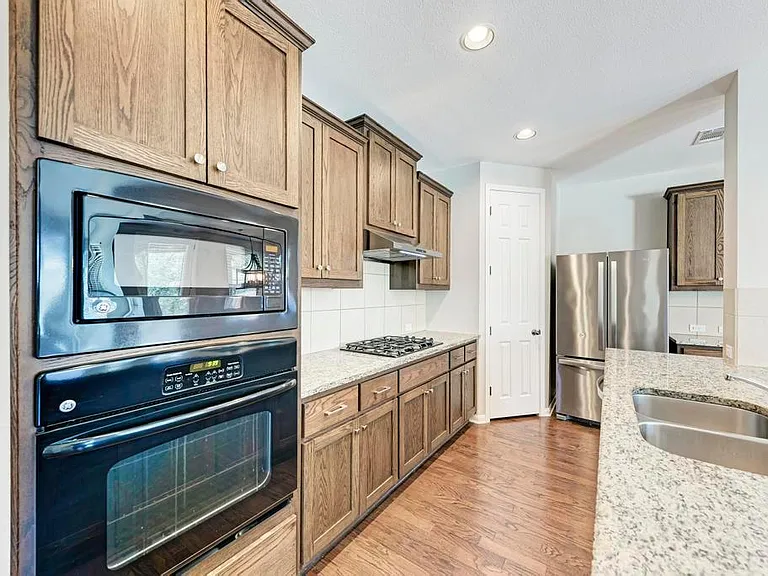 6805 Barstow Ct — Photo 11