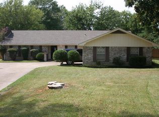 411 Forrest Ct, Columbus, MS 39702