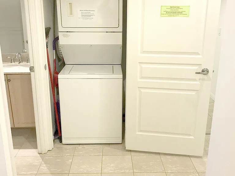 140 Simcoe St #610 — Photo 3