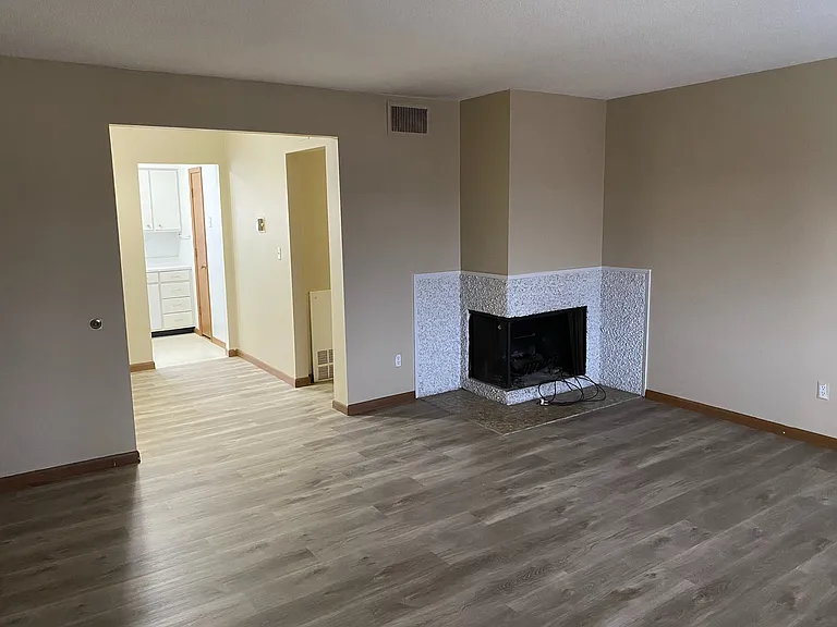 417 27th St NE #304 — Photo 5