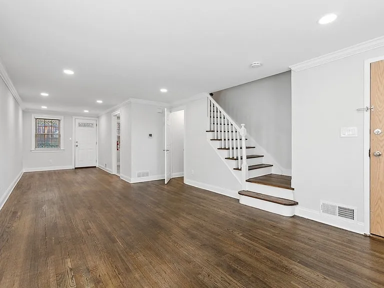 Spring Hill Apartments — Photo 7