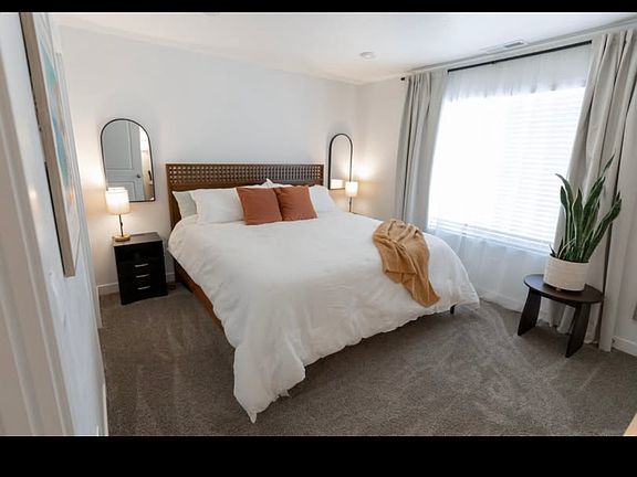 3rd image of 913 E Flotsam Way