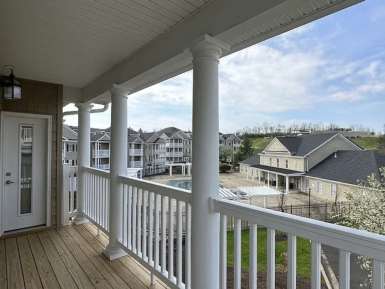 2537 Suncrest Vlg — Photo 15