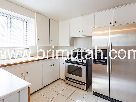 3rd image of 412 E Welby Ave