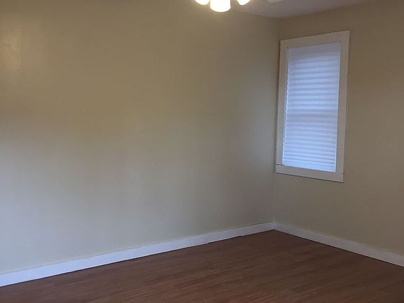 2nd image of 498-500 Cypress Dr