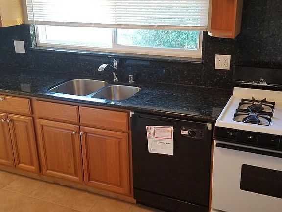 4th image of 851 Roble Ave APT 4