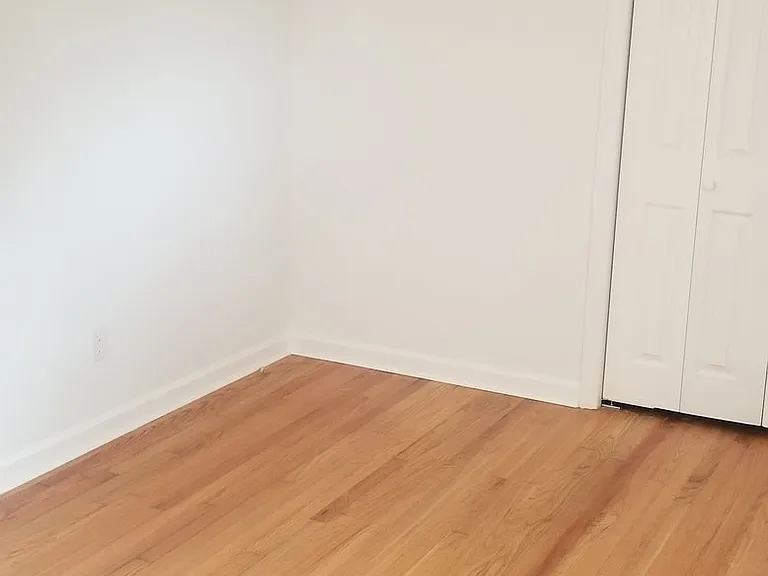 1439 Allen St — Photo 32