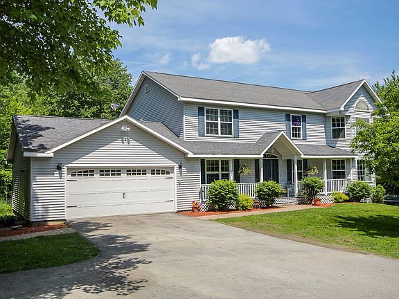 3rd image of 67 Applewood Dr