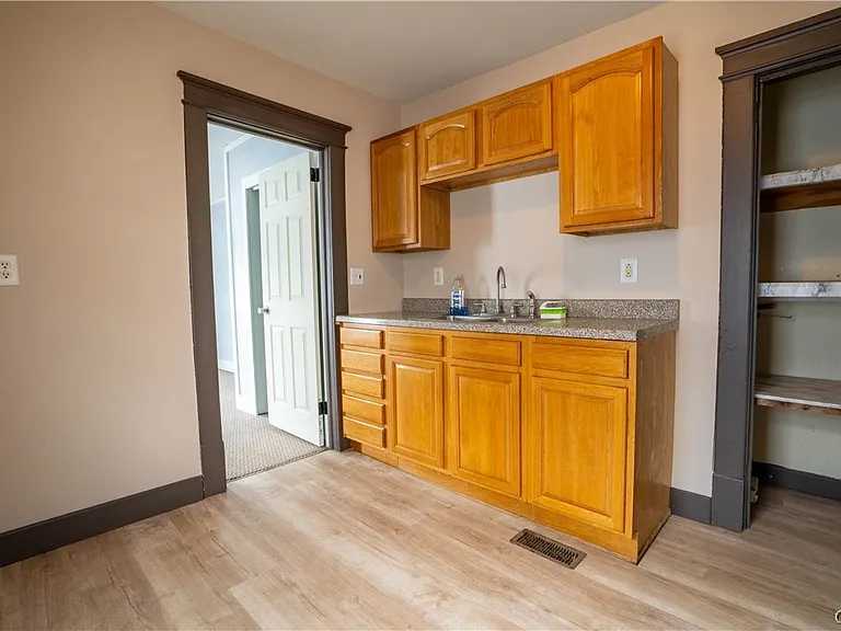 208 E Clark St #1 — Photo 3