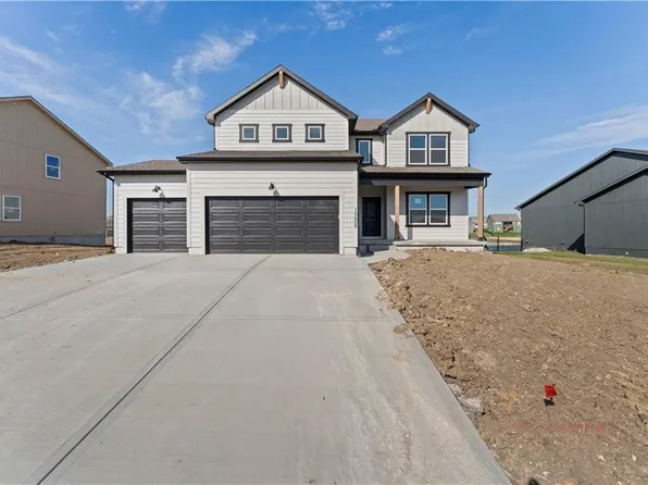 300 SW Amara Dr, Blue Springs, MO 64064