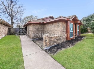 1112 Sandalwood Ln, Desoto, TX 75115