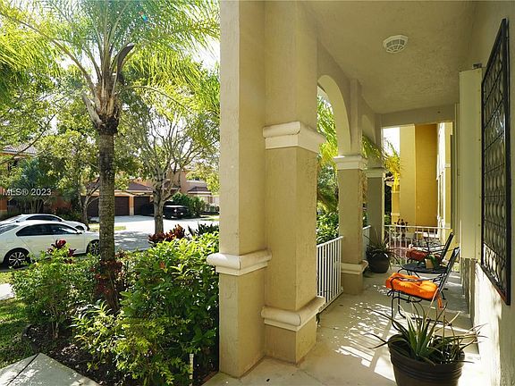 3rd image of 1546 Sandpiper Cir