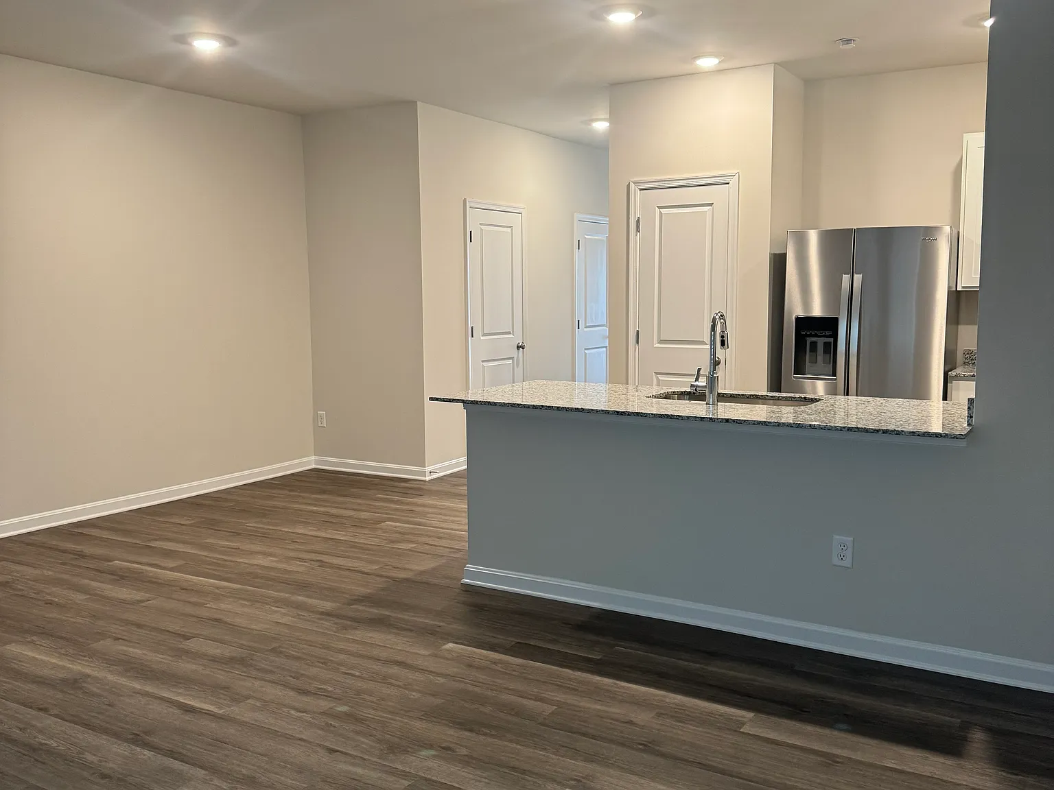 3 bed, 1500 sqft, $2,150 — Photo 4
