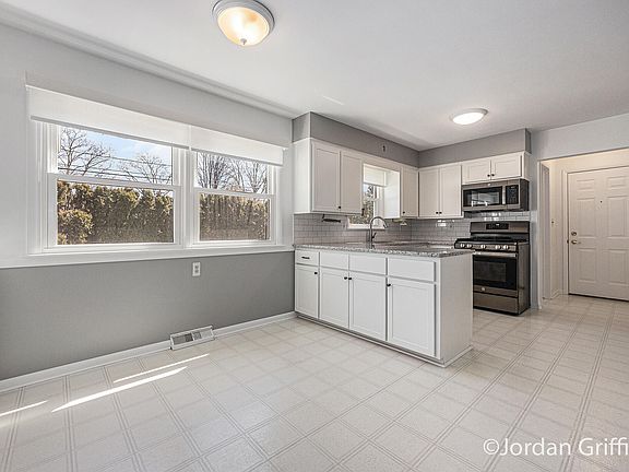 4th image of 60 Westmont Dr NW
