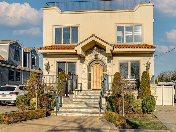 2nd image of 324 Beach 149 St