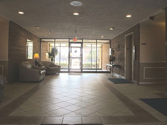 5th image of 1717 W Crystal Ln Unit 609