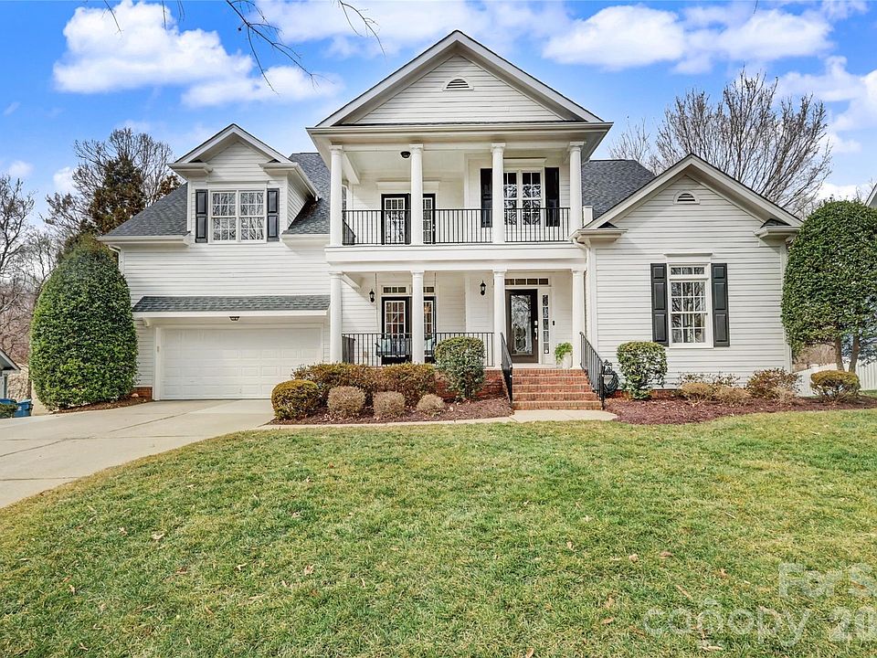 1st image of 623 N Oak Dr