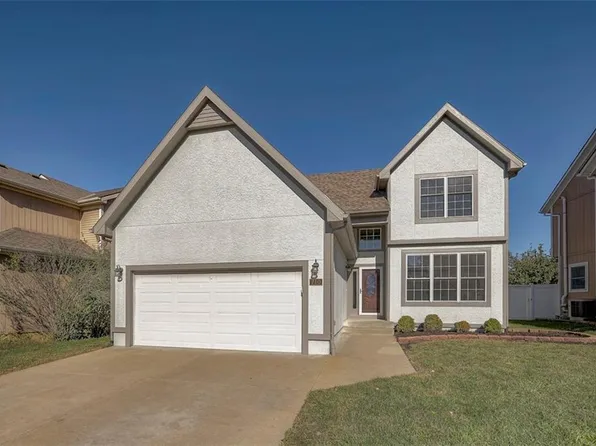 710 Redbud Dr, Paola, KS 66071