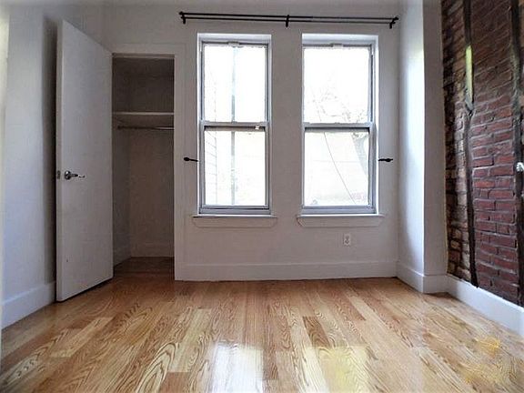 5th image of 35 Montrose Ave APT 1