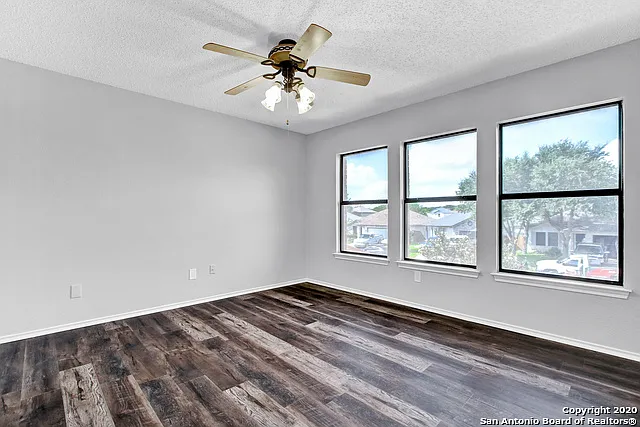 9715 Kashmir Dr — Photo 14