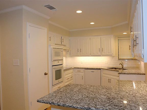 3rd image of 2209 Bluffton Dr