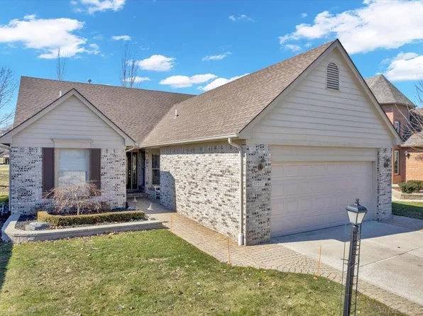 57237 Copper Creek Dr W, Washington, MI 48094