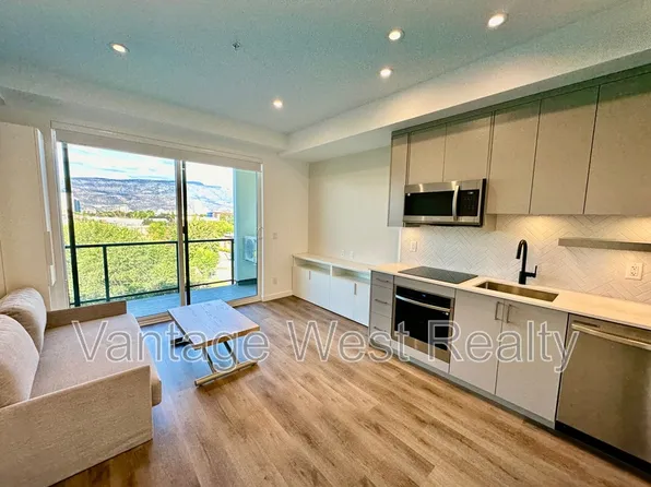 1274 Devonshire Ave, Kelowna, BC