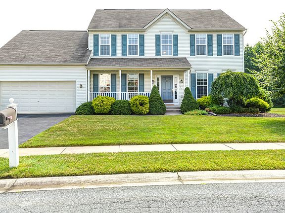 2nd image of 4 Glen Avon Dr