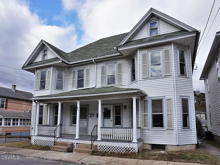 305 Walnut St — Photo 1