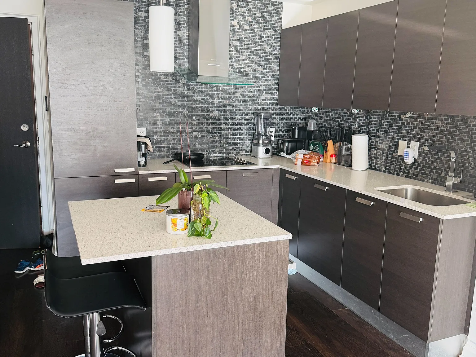 3 bed, $3,200 — Photo 1