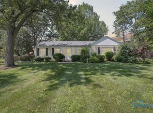 6035 Winterhaven Dr, Sylvania, OH 43560