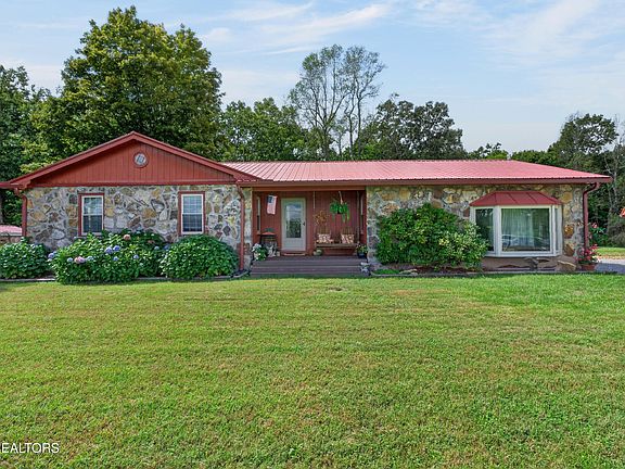 3rd image of 1093 Pomona Rd