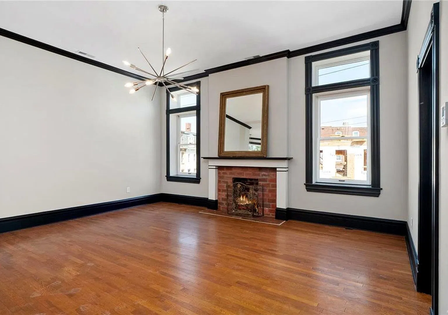 Beautifully renovated 2 bedroom/ 1 bathroom apartment home in Benton Park — Photo 4