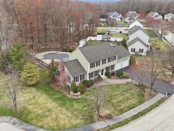 5th image of 22 Hilltop Farm Rd
