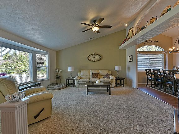 4th image of 556 Teakwood Dr