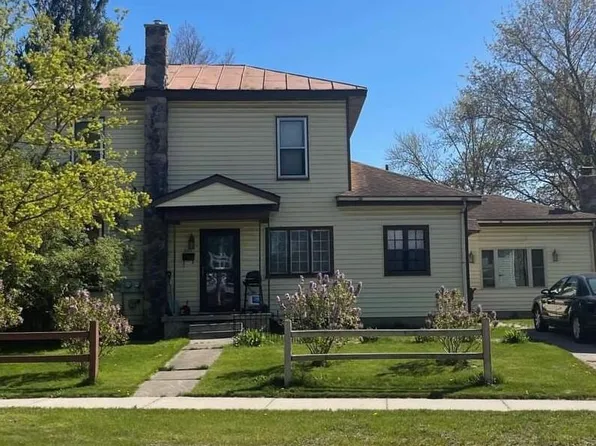 449 Pleasant St, Ionia, MI 48846