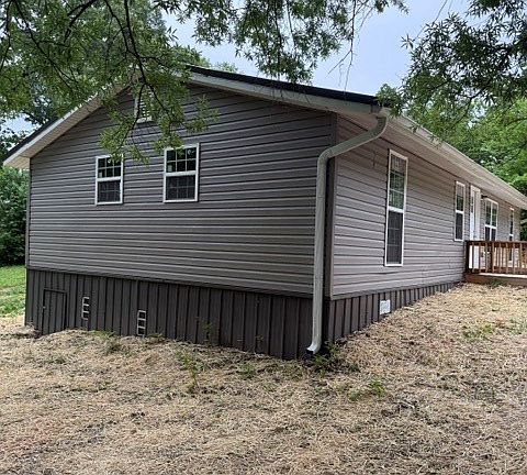 3rd image of 280 Oakland Cir