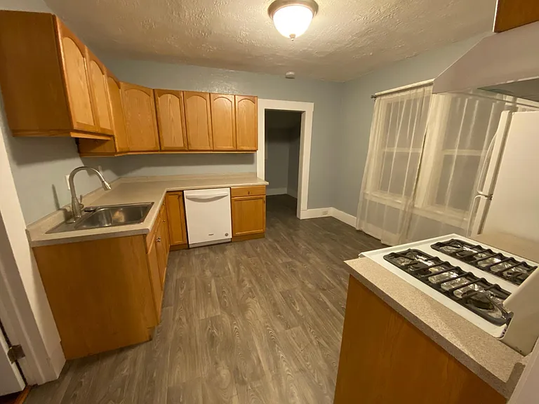 715 S Green St — Photo 16