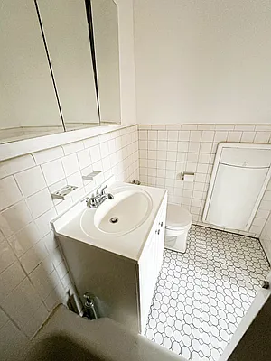 Rented by Showcase Realty | media 8