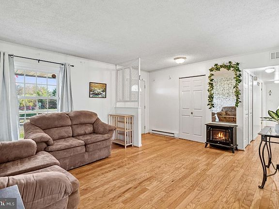 5th image of 46713 Winchester Dr