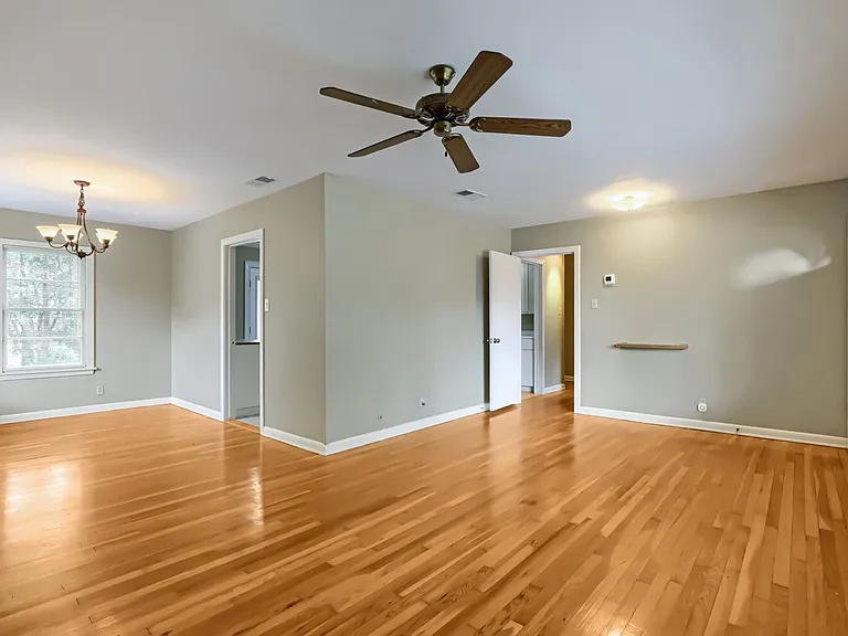 1402 Cullen Ave — Photo 10
